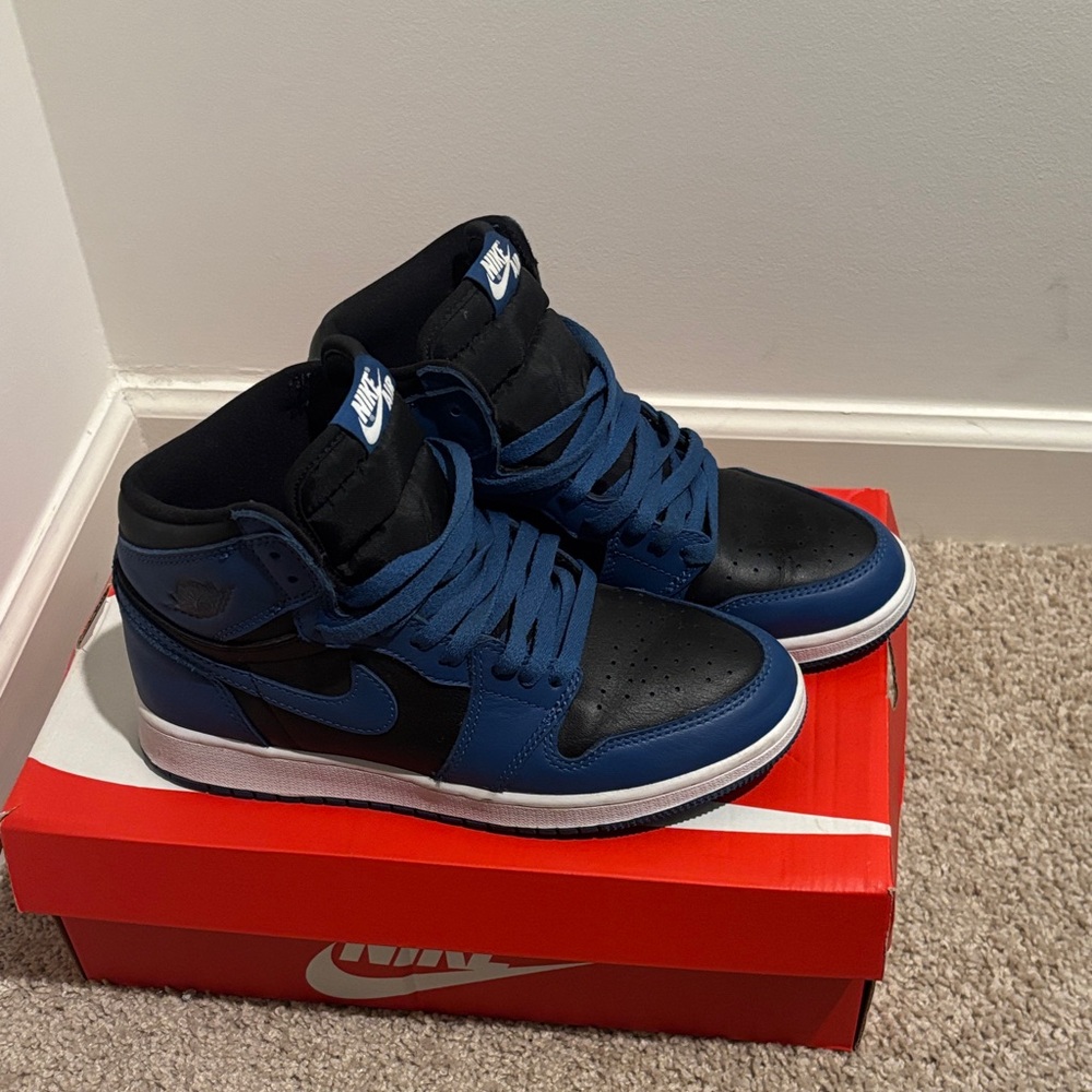 Nike Men's Black and Navy Sneakers